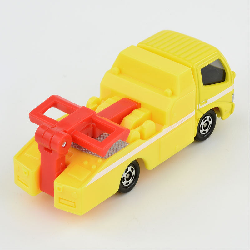 Tomica (Regular) No. 005 Toyota Dyna Wrecker Truck - 1:64 Scale Diecast Vehicle
