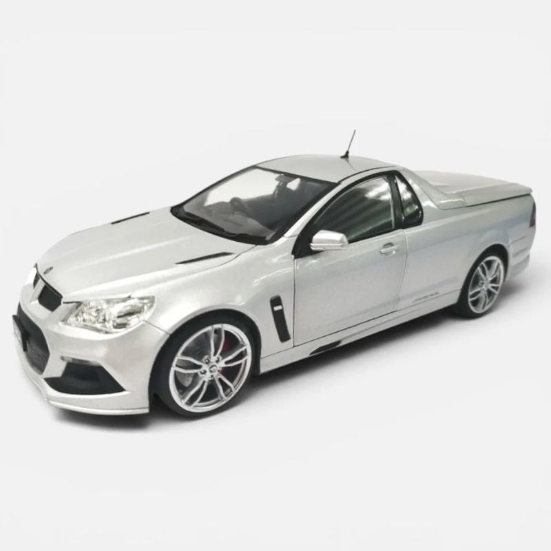 1:24 Silver VF Maloo R8 Holden Ute - Fully Detailed Opening Doors, Bonnet and Tail Gate