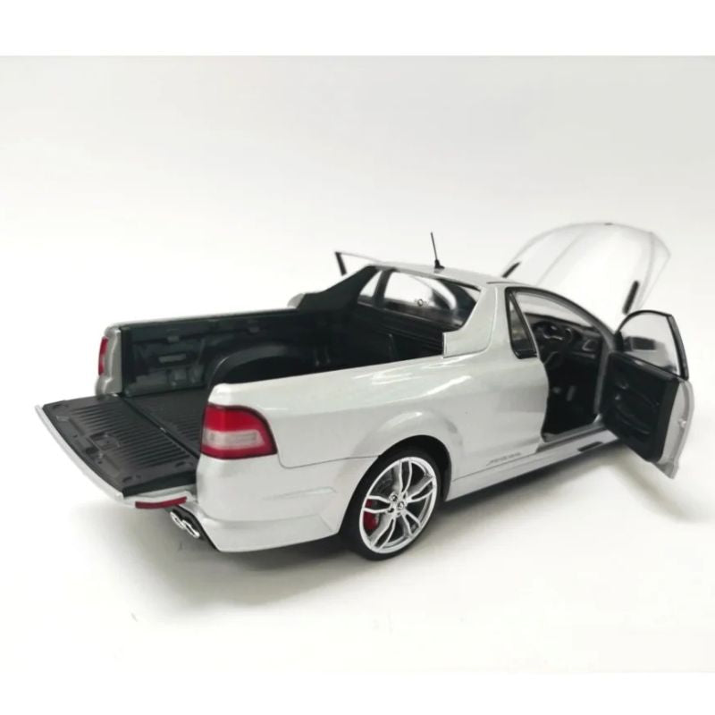 1:24 Silver VF Maloo R8 Holden Ute - Fully Detailed Opening Doors, Bonnet and Tail Gate