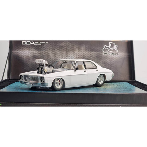 Image of 1:24 Kit HQ Slammed Blown 4 Door Sealed Body Opening Bonnet with Engine