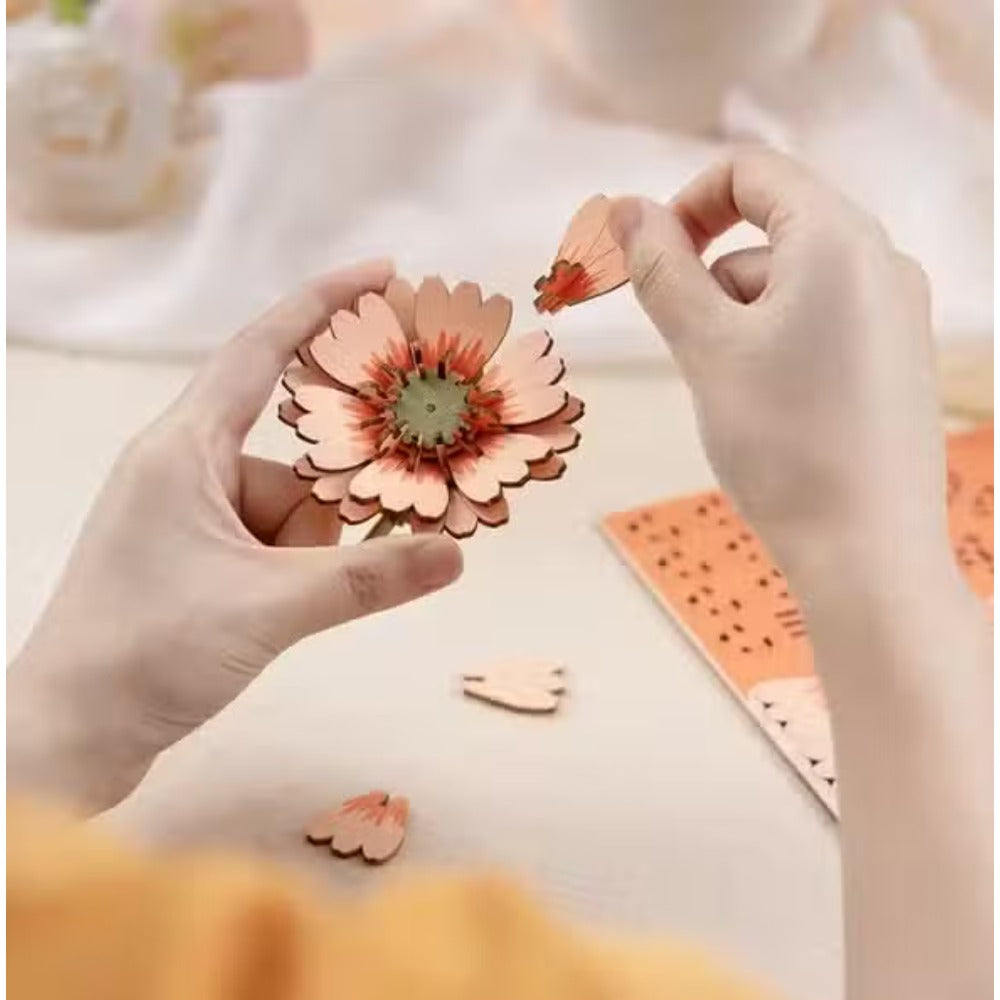 Robotime - Rowood DIY Wooden Flower Bloom Light Orange Gerbera
