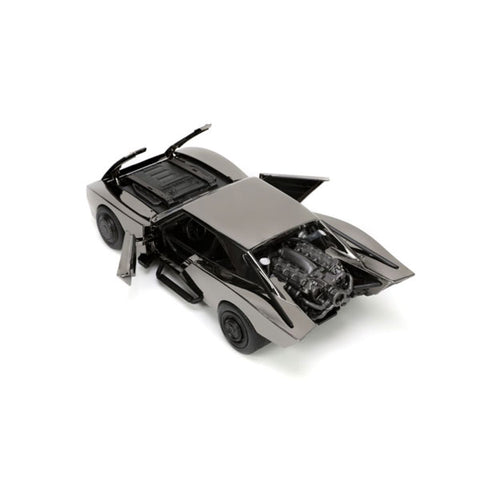 The Batman (2022) - Batman with Black Chrome Batmobile 1:24 Scale Hollywood Ride (2022 Convention Exclusive)