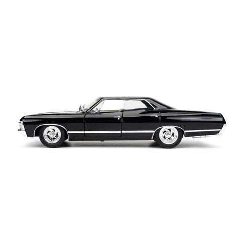 Supernatural - 1967 Dean Winchester with Chevy Impala SS Sport Sedan 1:24 Scale Hollywood Ride